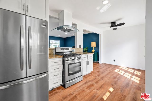 6160 Whitsett Avenue, 10 photo 7