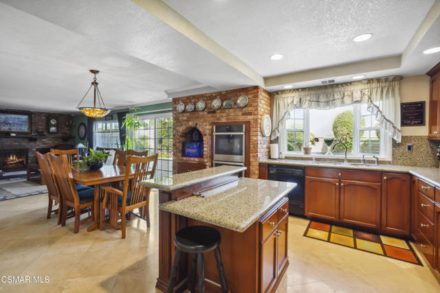 744 Calle Las Colinas, Newbury Park CA: https://media.crmls.org/mediaz/bc8e0b9e-2a93-4ec7-9420-eedd82b8436e.jpg
