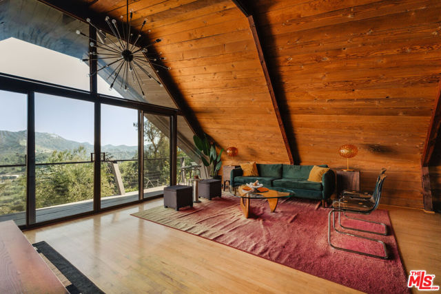6894 Pacific View Drive, Los Angeles CA: https://media.crmls.org/mediaz/bc8e53bb-f7a3-43e9-a920-56c85a313e05.jpg