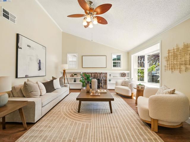 33537 Bardolph Cir, Fremont CA: https://media.crmls.org/mediaz/bc8ec5a7-22dc-40d5-9639-a3733b95b800.jpg