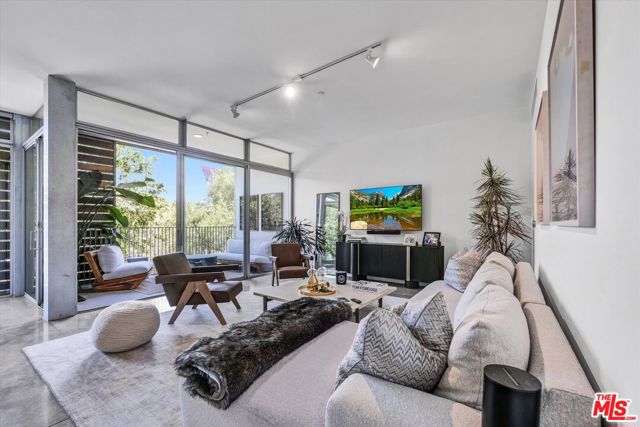 901 Hancock Avenue, West Hollywood CA: https://media.crmls.org/mediaz/bc8f8774-8536-410c-b96a-57c7c410dfac.jpg