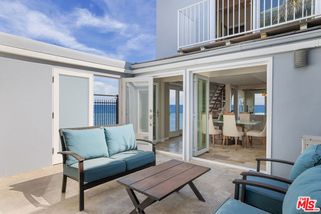 11770 Pacific Coast Highway, Malibu CA: https://media.crmls.org/mediaz/bc8fd678-f22a-48bf-91b6-d9f6d911dbd9.jpg