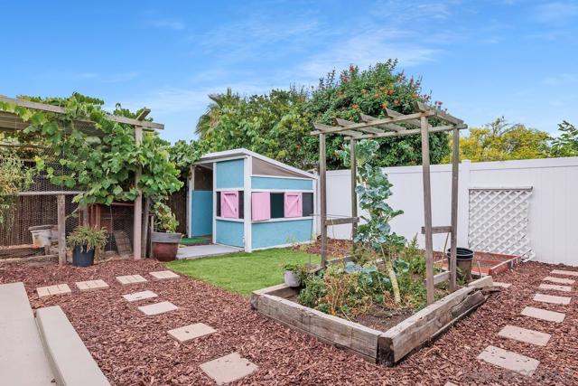 3208 Morningside Drive, Oceanside CA: https://media.crmls.org/mediaz/bc904813-90bd-4262-ad9d-52812dd0d9ea.jpg