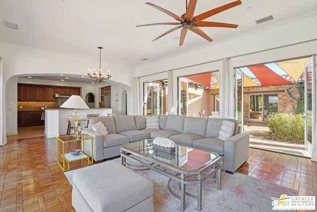 1070 Bella Vista, Palm Springs CA: https://media.crmls.org/mediaz/bc904ac3-d29a-4b47-84e7-853386c1285c.jpg