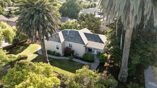 1097 10th Avenue, Redwood City CA: https://media.crmls.org/mediaz/bc90f6e3-4f66-4092-a0fe-0a1c22c4057a.jpg