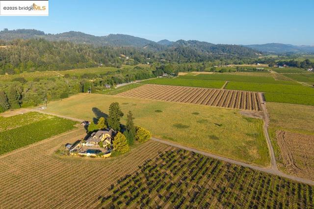 838 Dry Creek, Healdsburg CA: https://media.crmls.org/mediaz/bc916331-c72d-4518-a4c0-4c880eb41821.jpg