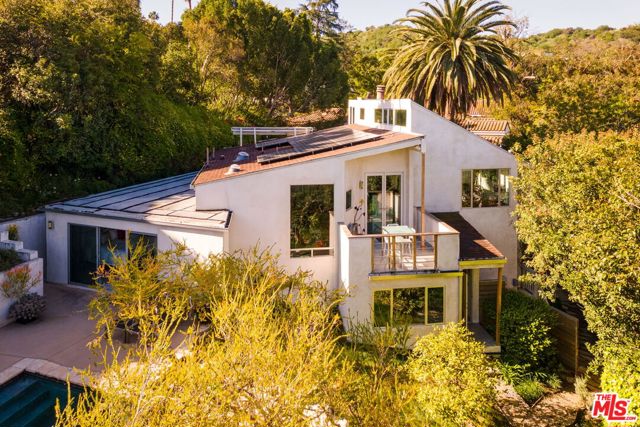 14622 Valley Vista Boulevard, Sherman Oaks CA: https://media.crmls.org/mediaz/bc924632-6ecb-4511-b817-1f28d8a44af1.jpg
