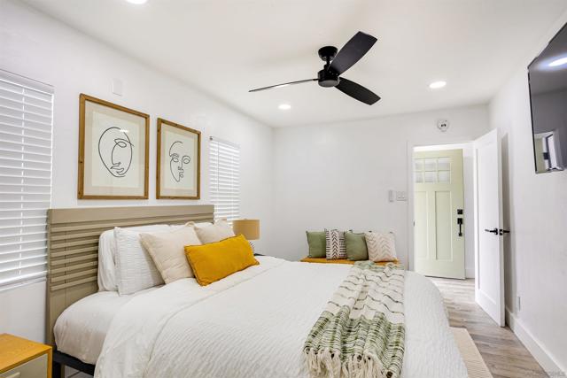 3831 Franklin Ave, San Diego CA: https://media.crmls.org/mediaz/bc927002-fdf0-4e32-9053-ac80b2848131.jpg
