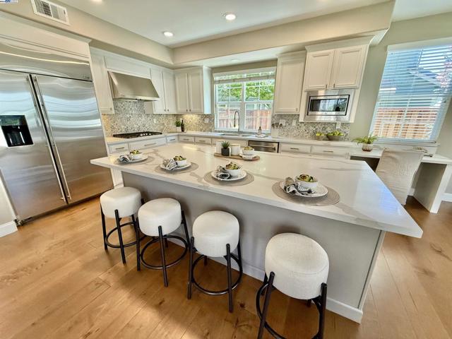 5825 Dresslar Cir, Livermore CA: https://media.crmls.org/mediaz/bc92dfa9-db39-4206-af7e-186a6941ae60.jpg