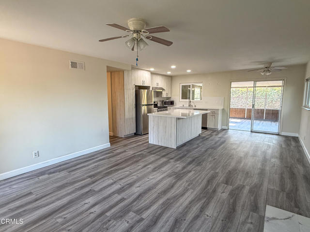 Detail Gallery Image 2 of 19 For 1730 W Hemlock St, Oxnard,  CA 93035 - 3 Beds | 2 Baths