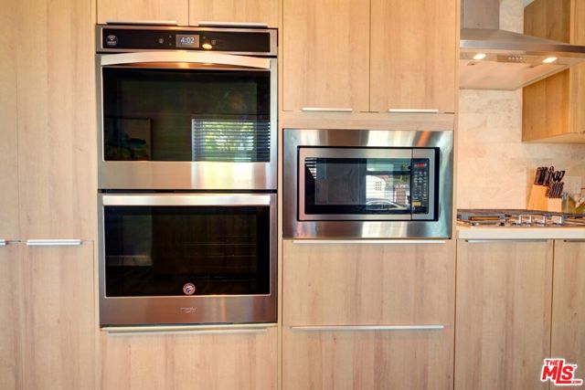 9001 S 5TH Avenue, Inglewood CA: https://media.crmls.org/mediaz/bc9326b3-6b79-4d9e-a49b-8b5e3403f997.jpg