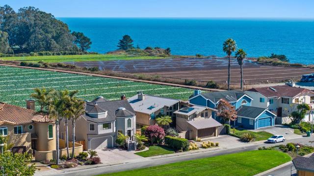 126 Via Novella, Aptos CA: https://media.crmls.org/mediaz/bc935bcf-ead2-4bf9-8857-e788892b2bd4.jpg