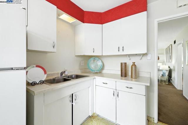 1677 Johnson St, San Leandro CA: https://media.crmls.org/mediaz/bc9394e6-1f80-40fb-a01d-5f223f520b32.jpg