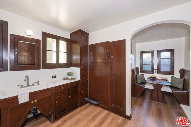 6655 Emmet Terrace, Los Angeles CA: https://media.crmls.org/mediaz/bc93afd2-4c85-4e06-a98d-f9640dfb1b86.jpg