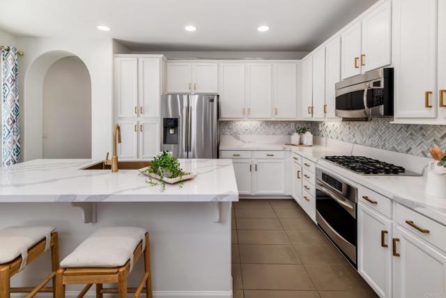 Detail Gallery Image 5 of 37 For 3428 Filoli Circle, Carlsbad,  CA 92009 - 3 Beds | 3/1 Baths