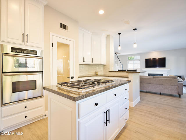 2461 Kirsten Lee Drive, Westlake Village CA: https://media.crmls.org/mediaz/bc94ca0a-77bb-4e0a-8b49-f24dc0361731.jpg