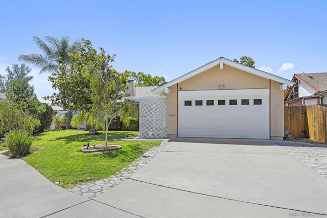 13250 Powers Ct, Poway CA: https://media.crmls.org/mediaz/bc9528e1-ac69-4e5e-8061-d42224956afc.jpg