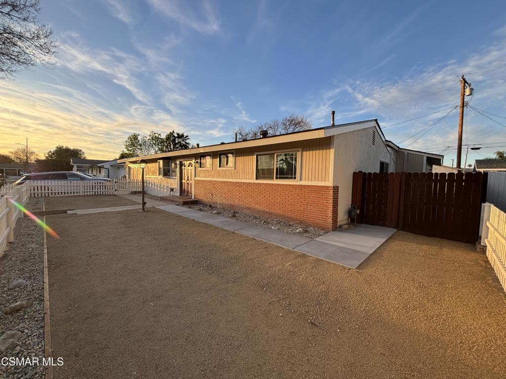 1535 Wallace – Unit B Street