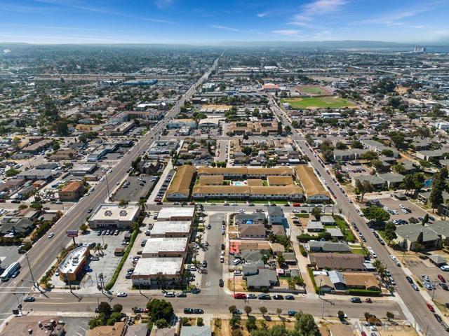 721 27 E 22nd St, National City CA: https://media.crmls.org/mediaz/bc963f3d-e4bb-4a57-8fd8-022f28d3d163.jpg
