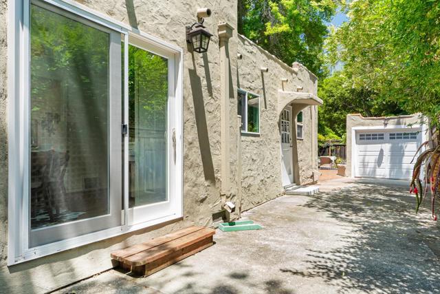 766 Nash Avenue, Menlo Park CA: https://media.crmls.org/mediaz/bc969c70-59f0-4ce6-9d4d-25dcbe80f127.jpg