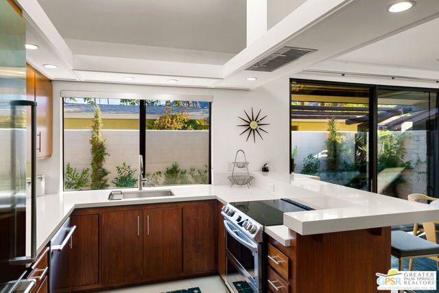 555 W Arenas Road #6, Palm Springs, CA 92262