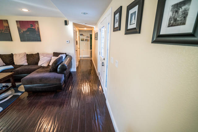 2553 Scott Pl-LR & Hallway