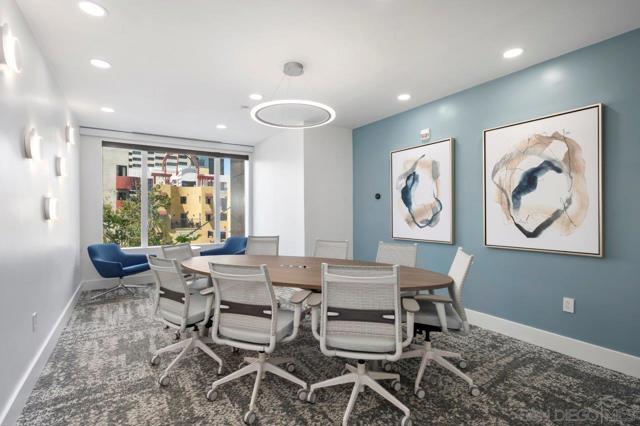 550 Front Street, San Diego CA: https://media.crmls.org/mediaz/bc983731-061e-42b5-8568-96d184d84bd8.jpg