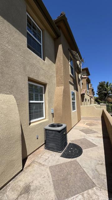 1561 Caminito Zaragosa, Chula Vista CA: https://media.crmls.org/mediaz/bc986136-7f8d-4d4f-81aa-681d80774fad.jpg