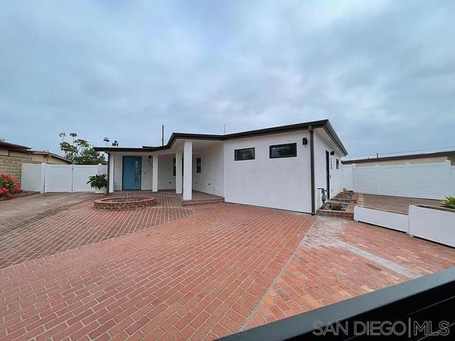 4811 Appleton, San Diego CA: https://media.crmls.org/mediaz/bc98eef6-ee5f-409e-b30e-3f34cf104833.jpg