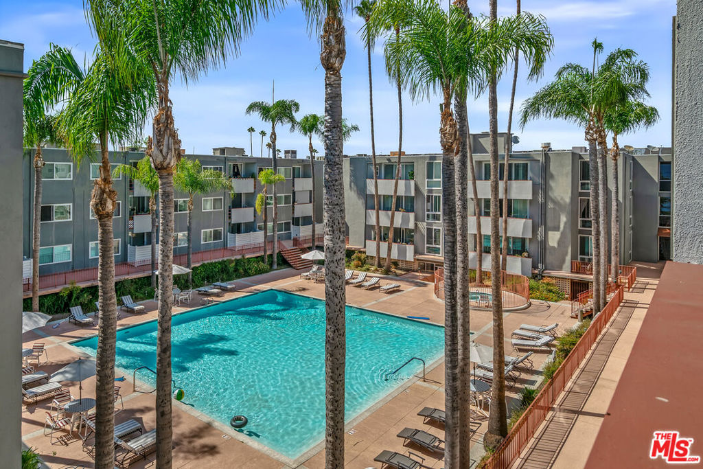 https://media.crmls.org/mediaz/bc99826d-1ae3-415f-8087-6341e679e997.jpg?preset=X-Large