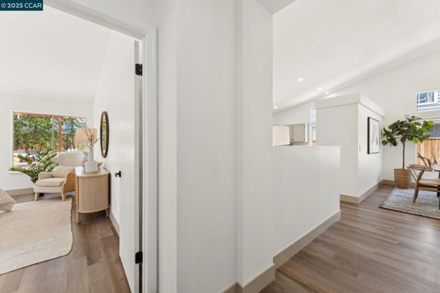 3075 Shiles Loop, Brentwood CA: https://media.crmls.org/mediaz/bc99f67e-a816-439c-bc19-963e5877f458.jpg