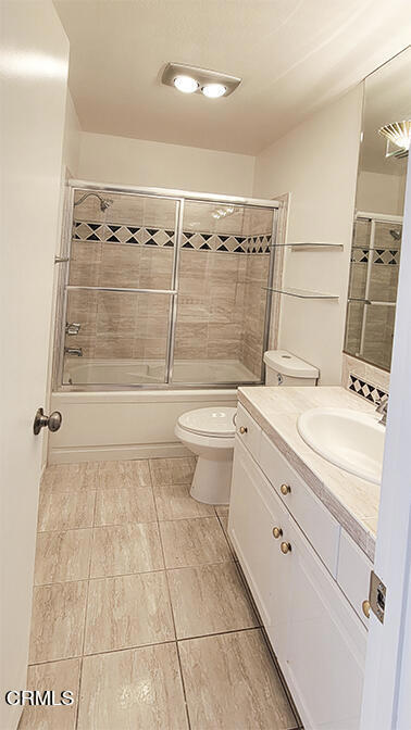 2977 Harbor Boulevard, Oxnard CA: https://media.crmls.org/mediaz/bc99f6ae-87fb-4605-a380-35a37296c4a3.jpg