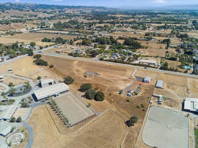 2055 Rucker Avenue, Gilroy CA: https://media.crmls.org/mediaz/bc9aa895-e5b7-4e45-ae45-9970b8665ed8.jpg
