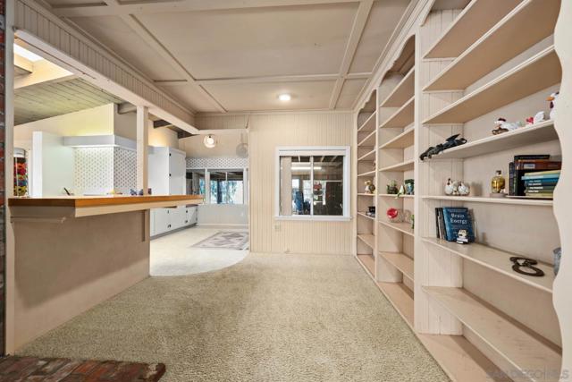 2231 Oak Hill Dr, Escondido CA: https://media.crmls.org/mediaz/bc9b7028-00fa-4b9e-826c-128f3bb98c56.jpg