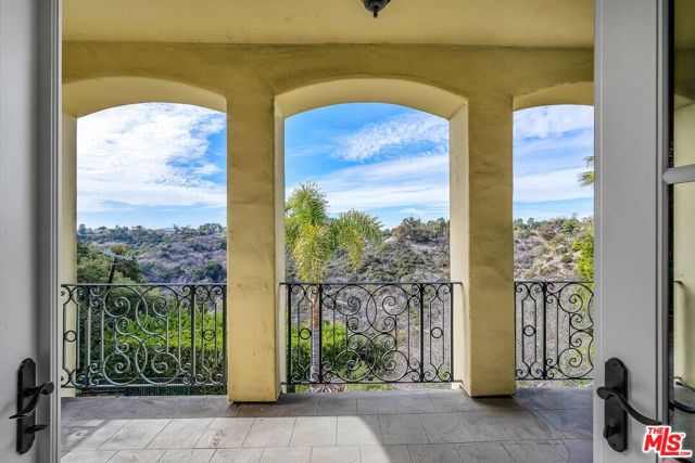 3110 Benedict Canyon Drive, Beverly Hills CA: https://media.crmls.org/mediaz/bc9bb040-3c20-4b2c-8018-3570ae20e5b4.jpg