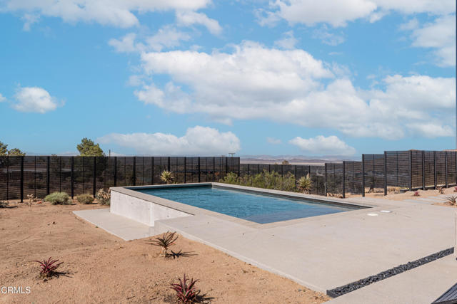 61464 Melton Trail, Joshua Tree CA: https://media.crmls.org/mediaz/bc9c0cad-2f05-4358-8aeb-12a5968c98a6.jpg