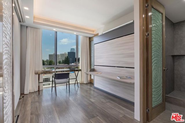 211 S Spalding Drive, Beverly Hills CA: https://media.crmls.org/mediaz/bc9ca38d-753c-4d83-8b79-a88892358bbf.jpg
