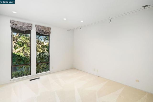 225 Vagabond Ct, Alamo CA: https://media.crmls.org/mediaz/bc9cf13e-dbd4-4290-936f-1c1aff1c04e0.jpg