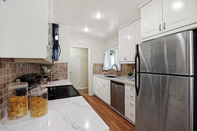 36560 Lakewood Dr, Newark CA: https://media.crmls.org/mediaz/bc9d51fa-c9e9-4efc-aac6-3de755cc4c59.jpg