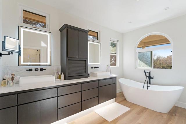 Image 22 of 44 For 130 Calabria St