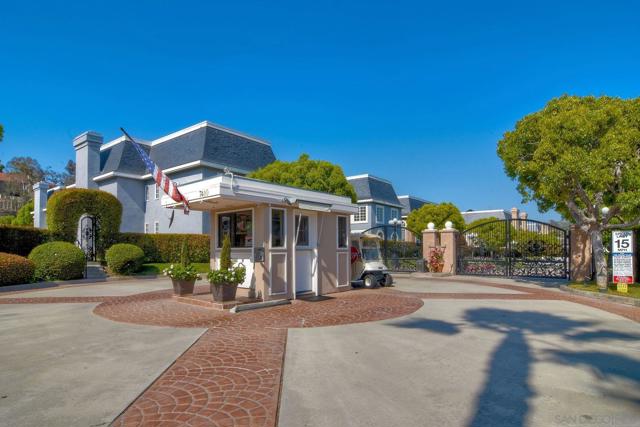 7468 Via De Fortuna, Carlsbad CA: https://media.crmls.org/mediaz/bc9e19e9-e40b-41db-87a8-3621f2ae46dc.jpg