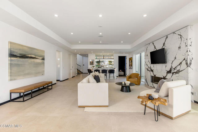 118 Giles Road, Lake Sherwood CA: https://media.crmls.org/mediaz/bc9ea37f-1ffa-4485-93bd-65256690a729.jpg
