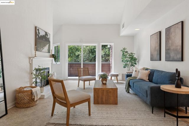 5 Harwich Walk, Pleasant Hill CA: https://media.crmls.org/mediaz/bc9f70d0-750c-4140-8d03-e2df4e66e9a2.jpg