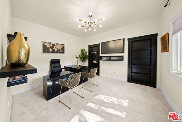 25043 Abercrombie Lane, Calabasas CA: https://media.crmls.org/mediaz/bc9fb2d0-1f5a-4729-b337-49592ca93e15.jpg