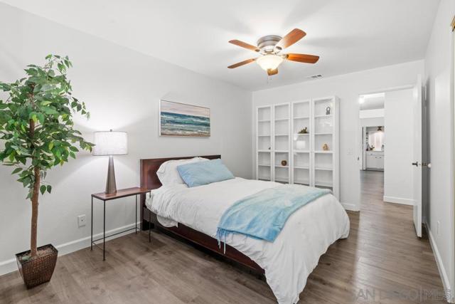 17109 Cloudcroft Dr, Poway CA: https://media.crmls.org/mediaz/bc9ff29e-560e-4daa-9306-172f6fbcb33d.jpg