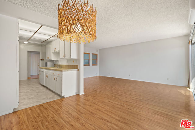 5950 Buckingham, Culver City CA: https://media.crmls.org/mediaz/bca0393e-3c17-48f1-970d-04c460e2a57d.jpg