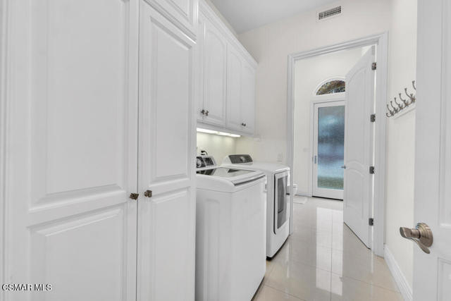 932 Rosario Drive, Thousand Oaks CA: https://media.crmls.org/mediaz/bca0c102-9e26-4d52-8c71-050e0738ea33.jpg
