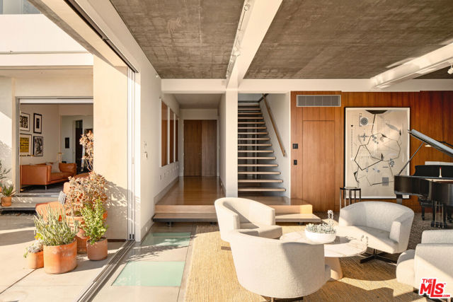 8804 Hollywood Boulevard, Los Angeles CA: https://media.crmls.org/mediaz/bca111fb-4d7f-42b6-8499-9ce8f6d9da38.jpg