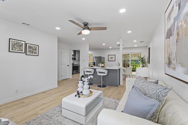 4564 Piper St, Fremont CA: https://media.crmls.org/mediaz/bca1c4fe-d9d8-40ab-9541-9cf23178af28.jpg