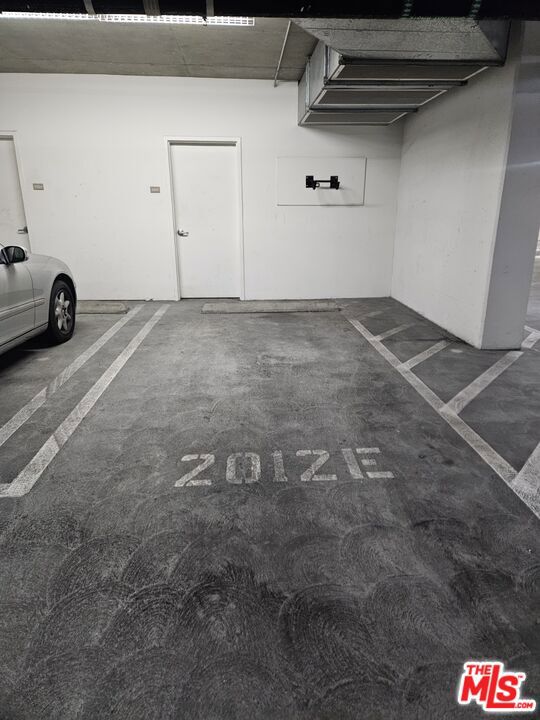 1111 S Grand Avenue, Los Angeles CA: https://media.crmls.org/mediaz/bca1c951-bc55-441f-8a9f-e0b6c3662426.jpg